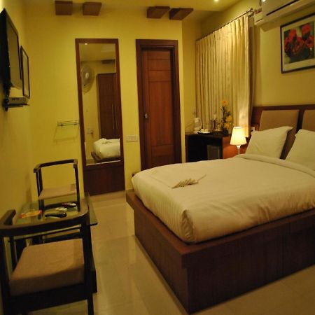 Hotel Sri Madhura Inn Haiderabad Buitenkant foto