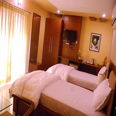 Hotel Sri Madhura Inn Haiderabad Buitenkant foto