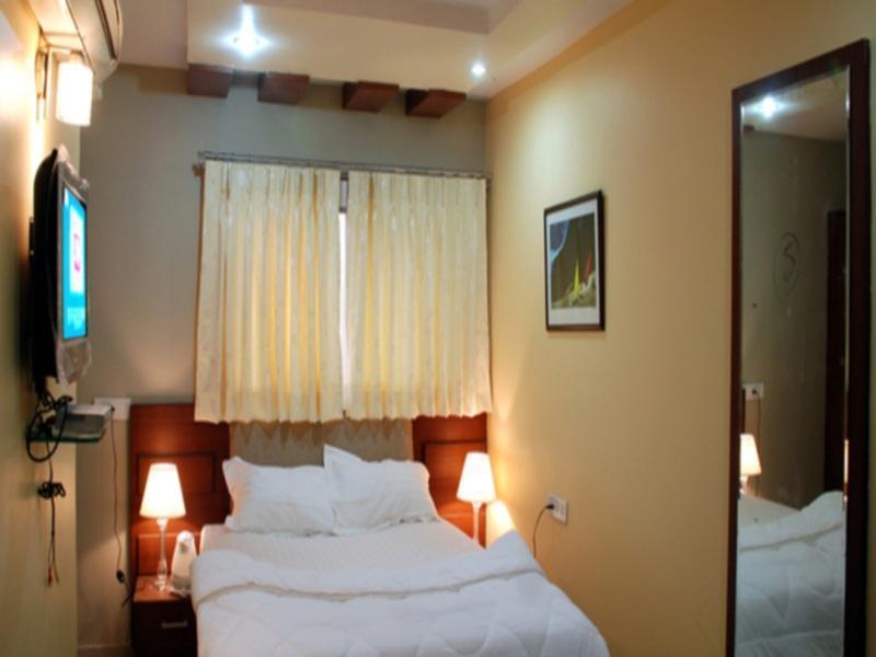Hotel Sri Madhura Inn Haiderabad Buitenkant foto